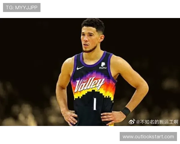 德文·布克无球跑位拉开空间提升关键时刻得分效率